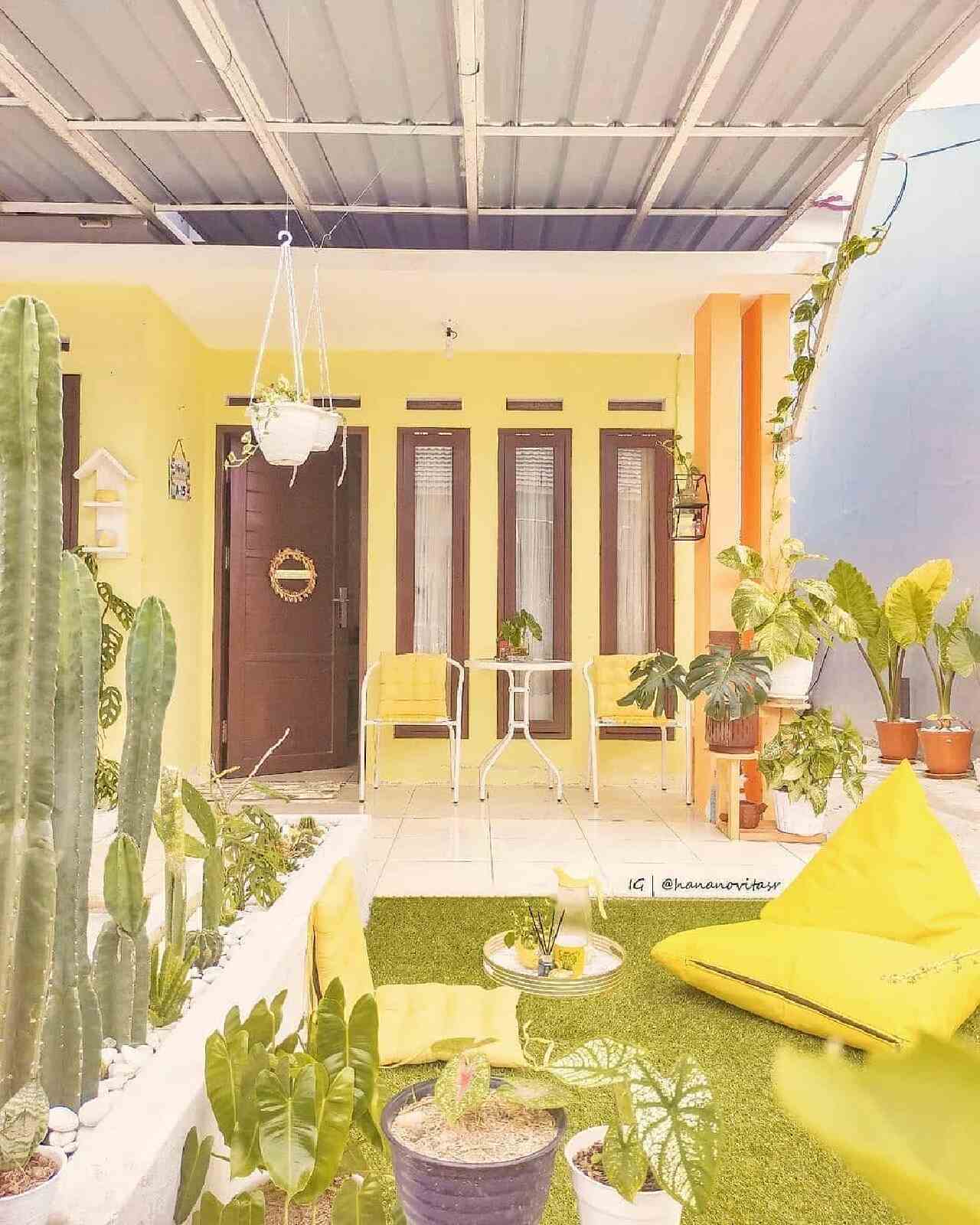 Gambar Fasad Rumah Kuning Gading