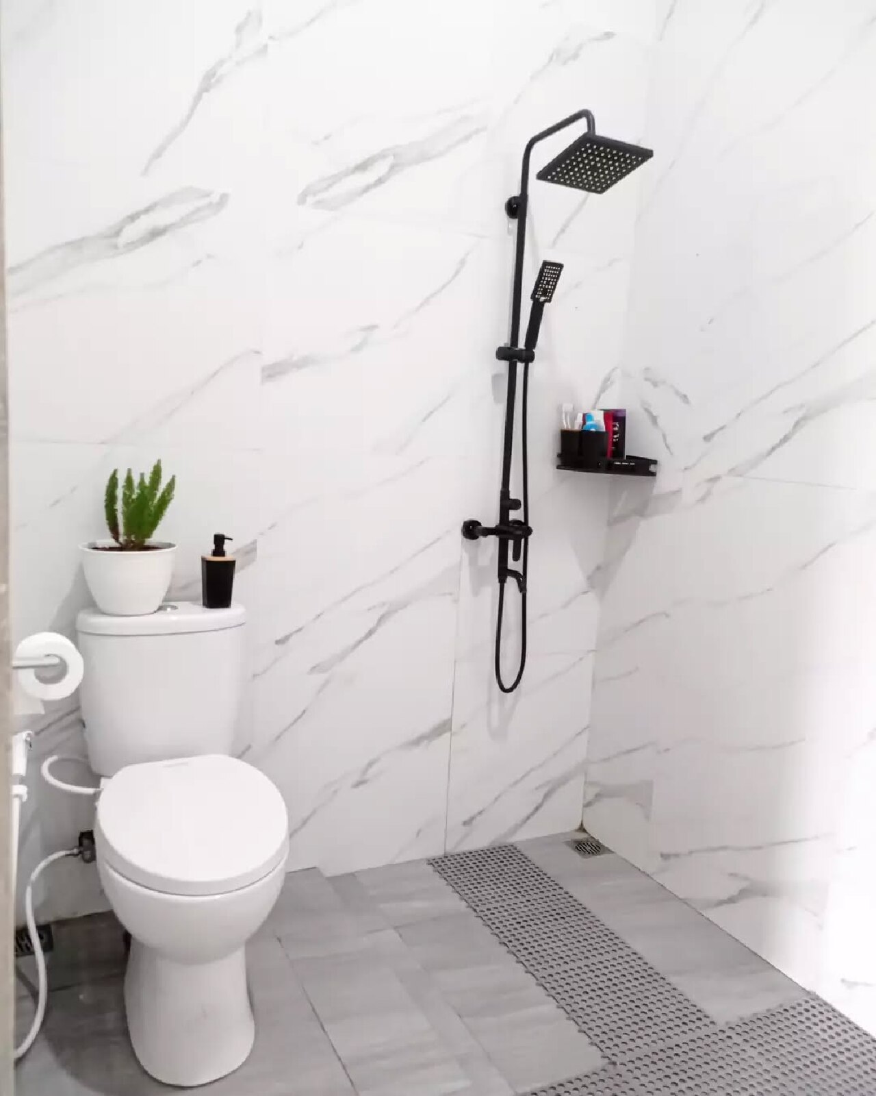 Kombinasi Keramik Kamar Mandi Warna Abu Abu