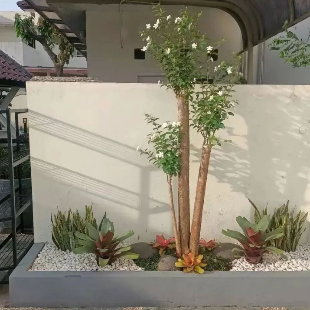 1. Desain Taman Kering Depan Rumah dengan Kerikil Putih