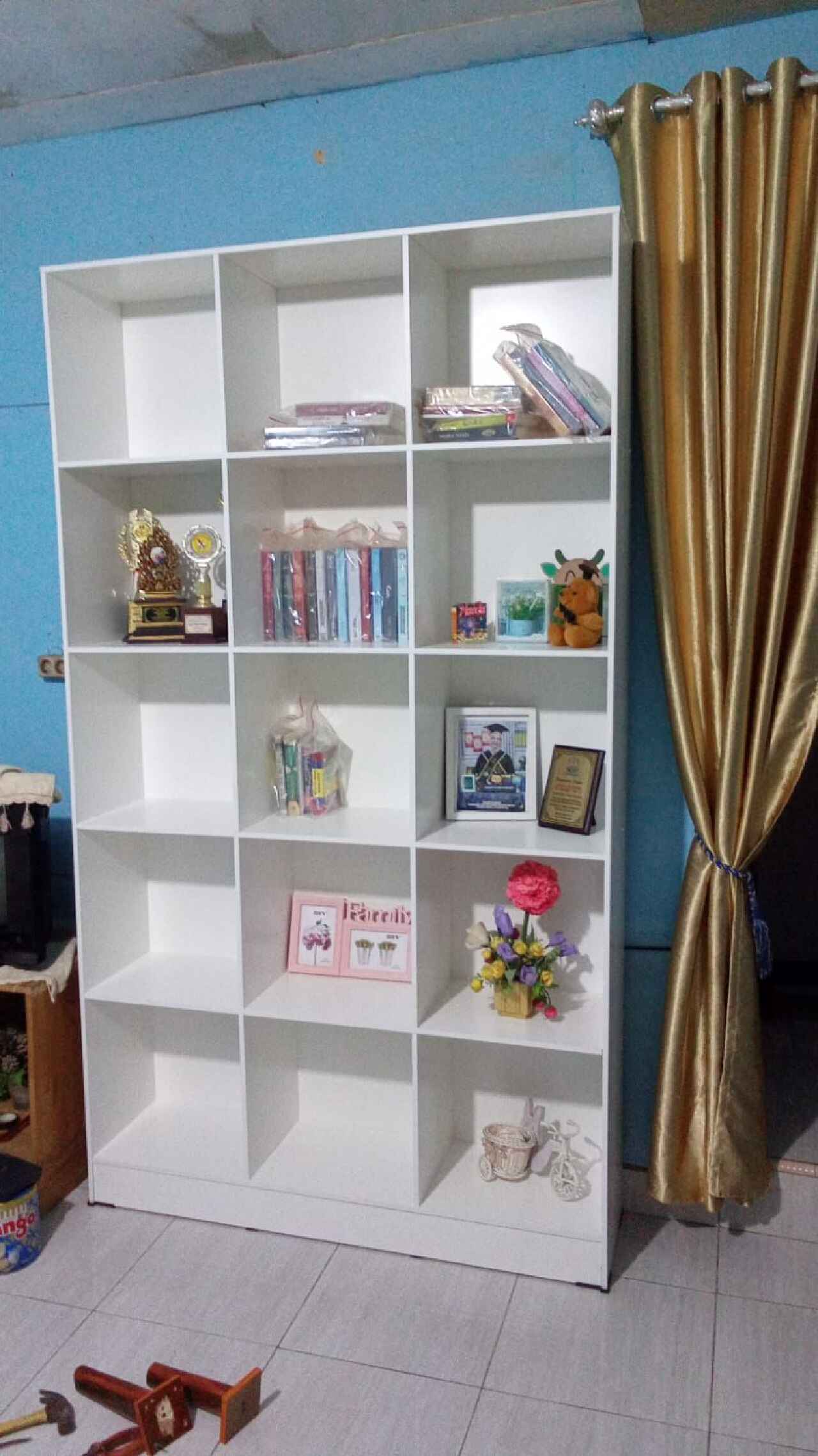 desain rak buku sederhana