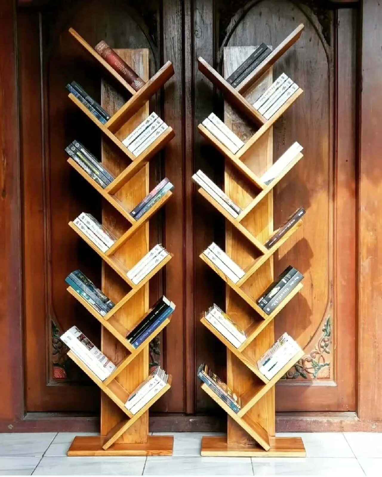Desain Rak Buku Minimalis dari Kayu