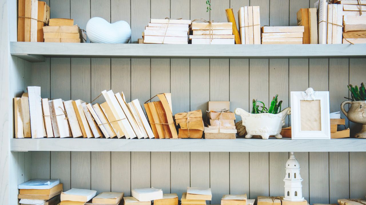 desain rak buku minimalis