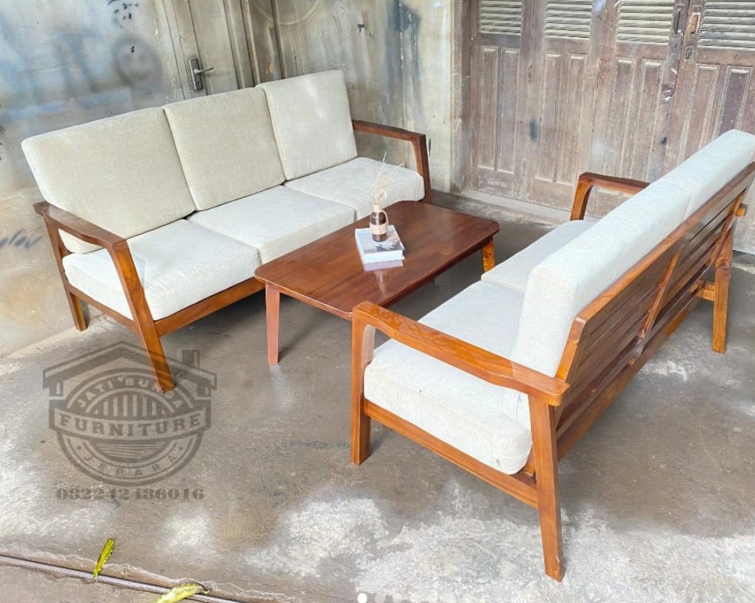 Kursi Ruang Tamu Minimalis dengan Kayu Jati Murni