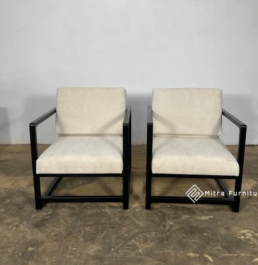 Kursi Santai Berlengan untuk Ruang Tamu