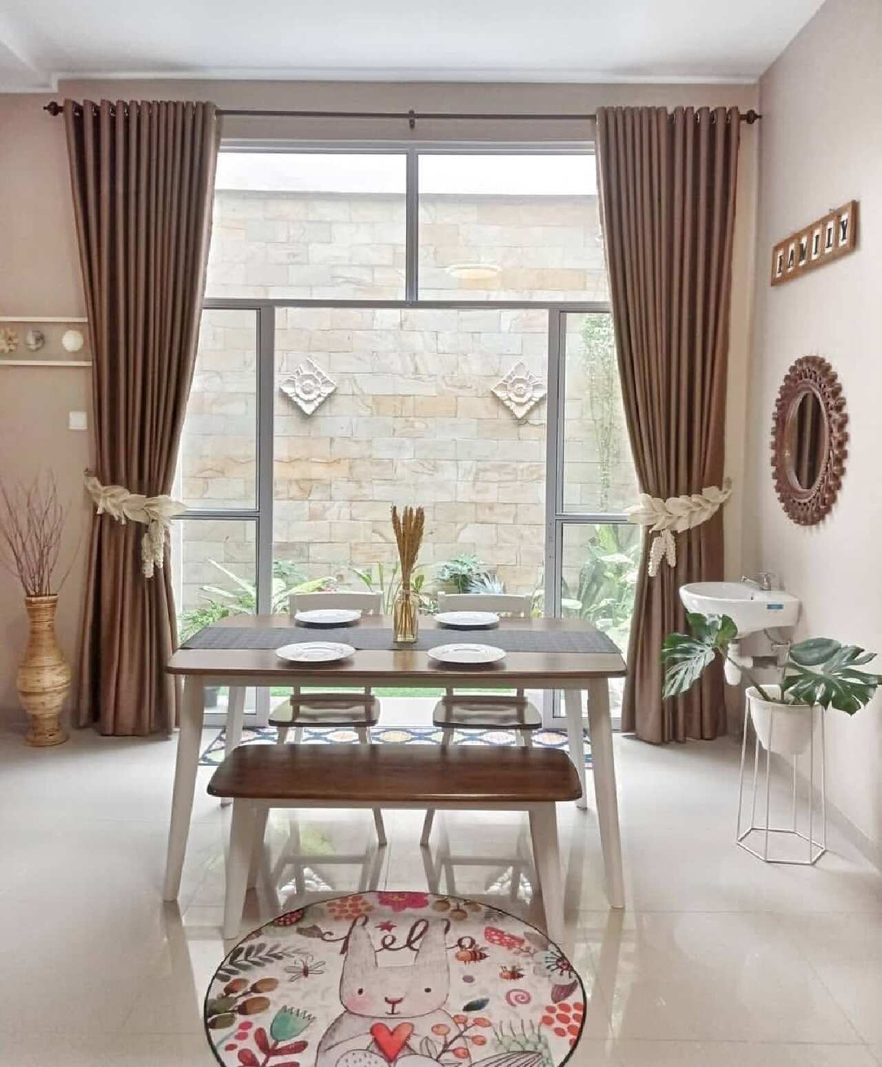 ruang makan mewah minimalis