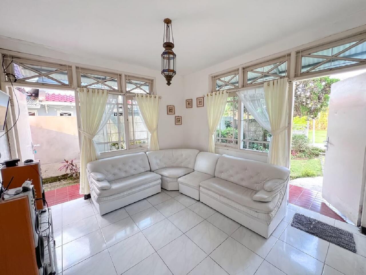 ruang tamu warna gorden yang elegan