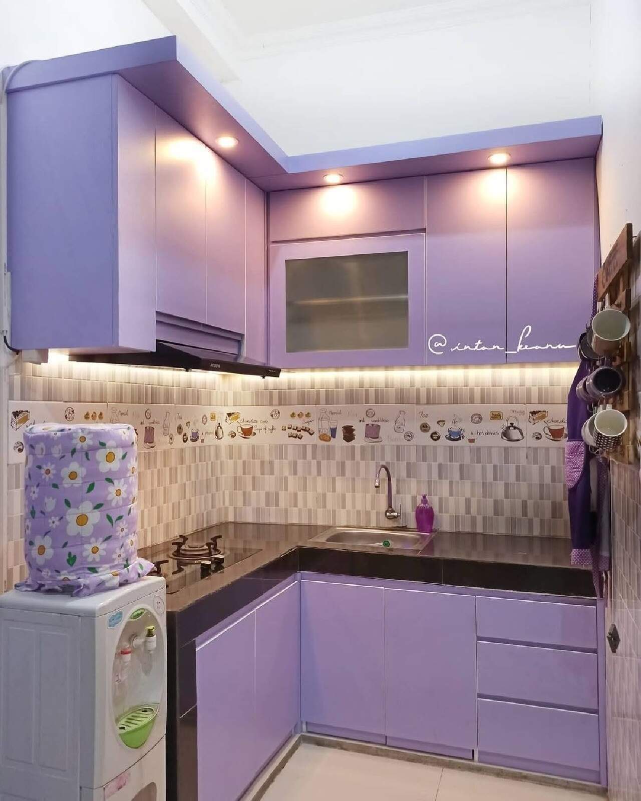 perabot dapur warna ungu