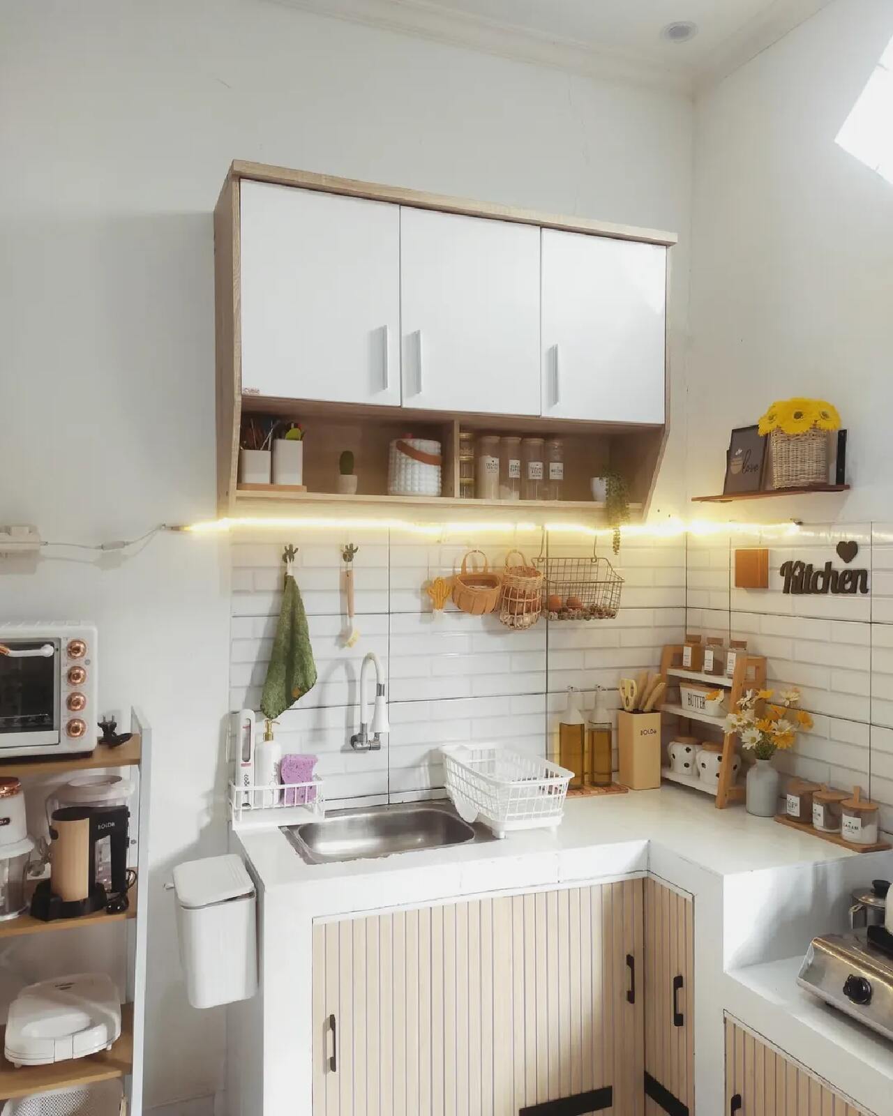 Model Lemari Dapur Gantung Kayu