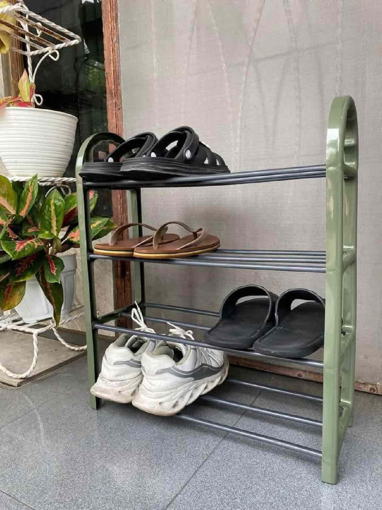 Desain Rak Sepatu Plastik