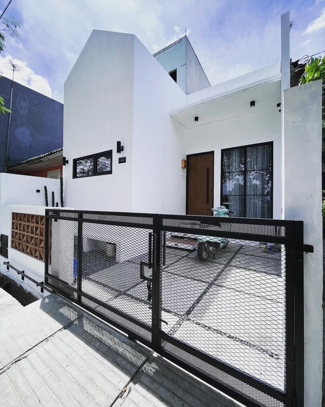 rumah monokrom minimalis