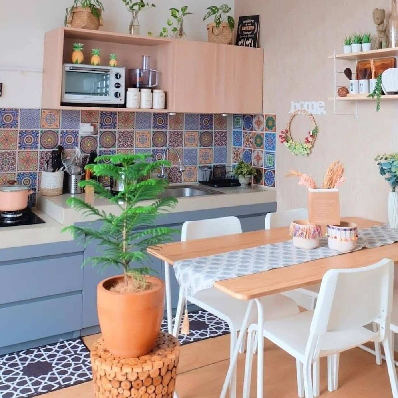 warna cat untuk ruang makan dan dapur krem dan putih