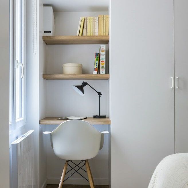 4. Desain Meja Belajar Minimalis di Samping Lemari