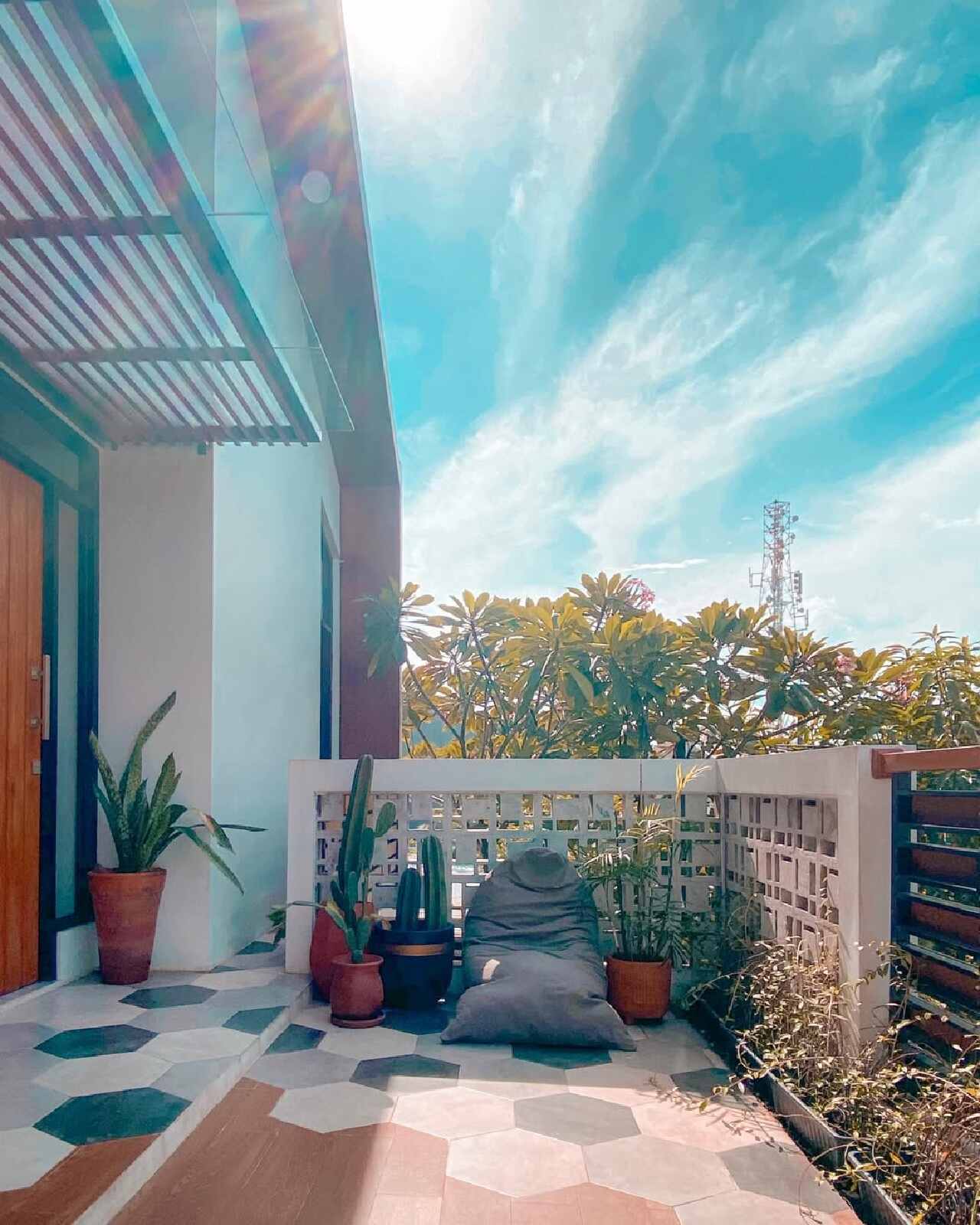 Desain Balkon Terbuka Modern