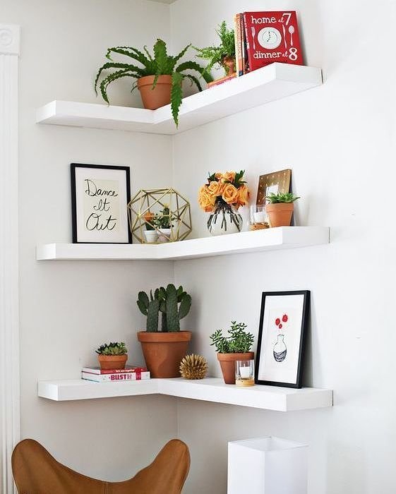 5. Desain Rak Sudut Ruang Tamu Minimalis dengan Bentuk L