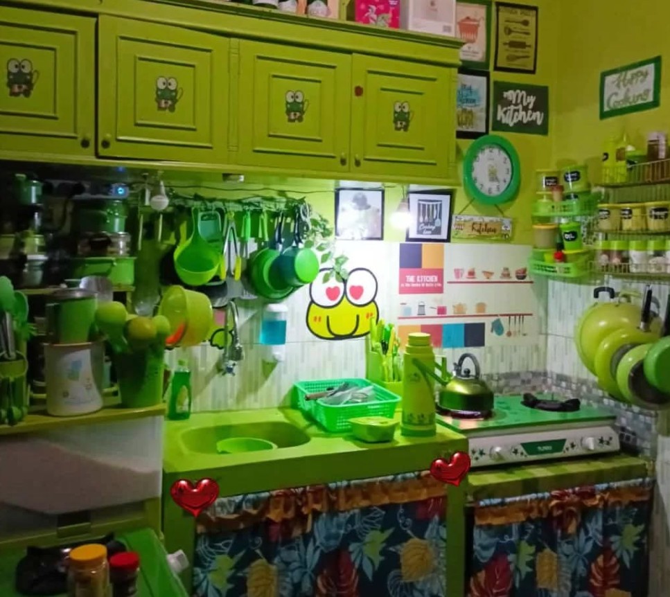 6. Desain Dapur Hijau Sederhana Nuansa Lucu