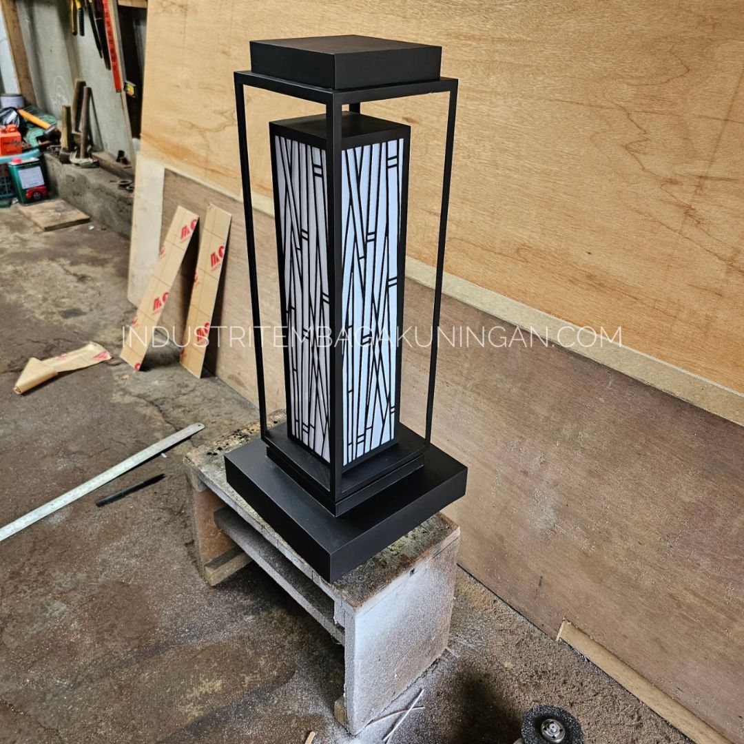 6. Desain Lampu Taman Berbentuk Persegi Panjang
