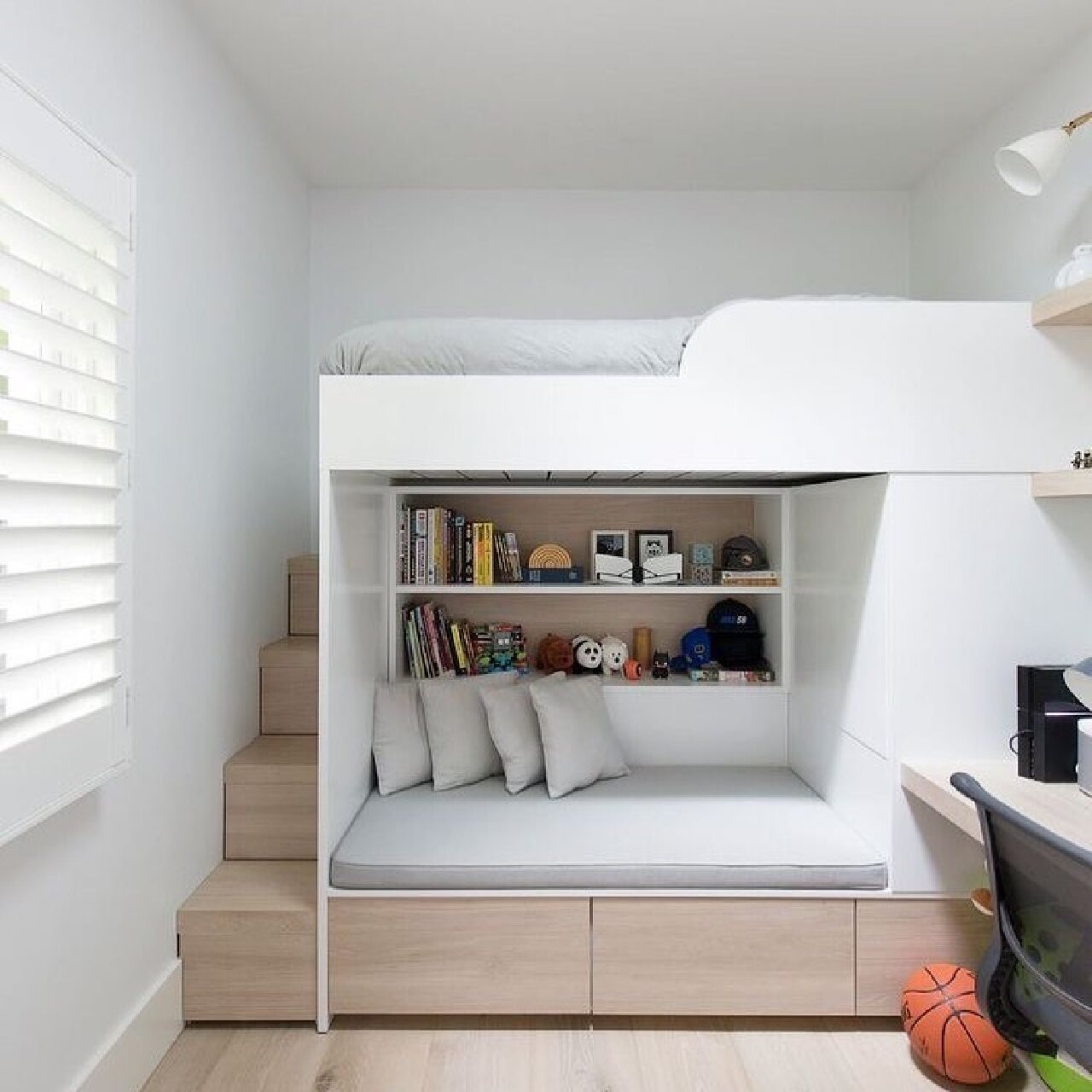 Desain Kamar Tempat Tidur di Atas