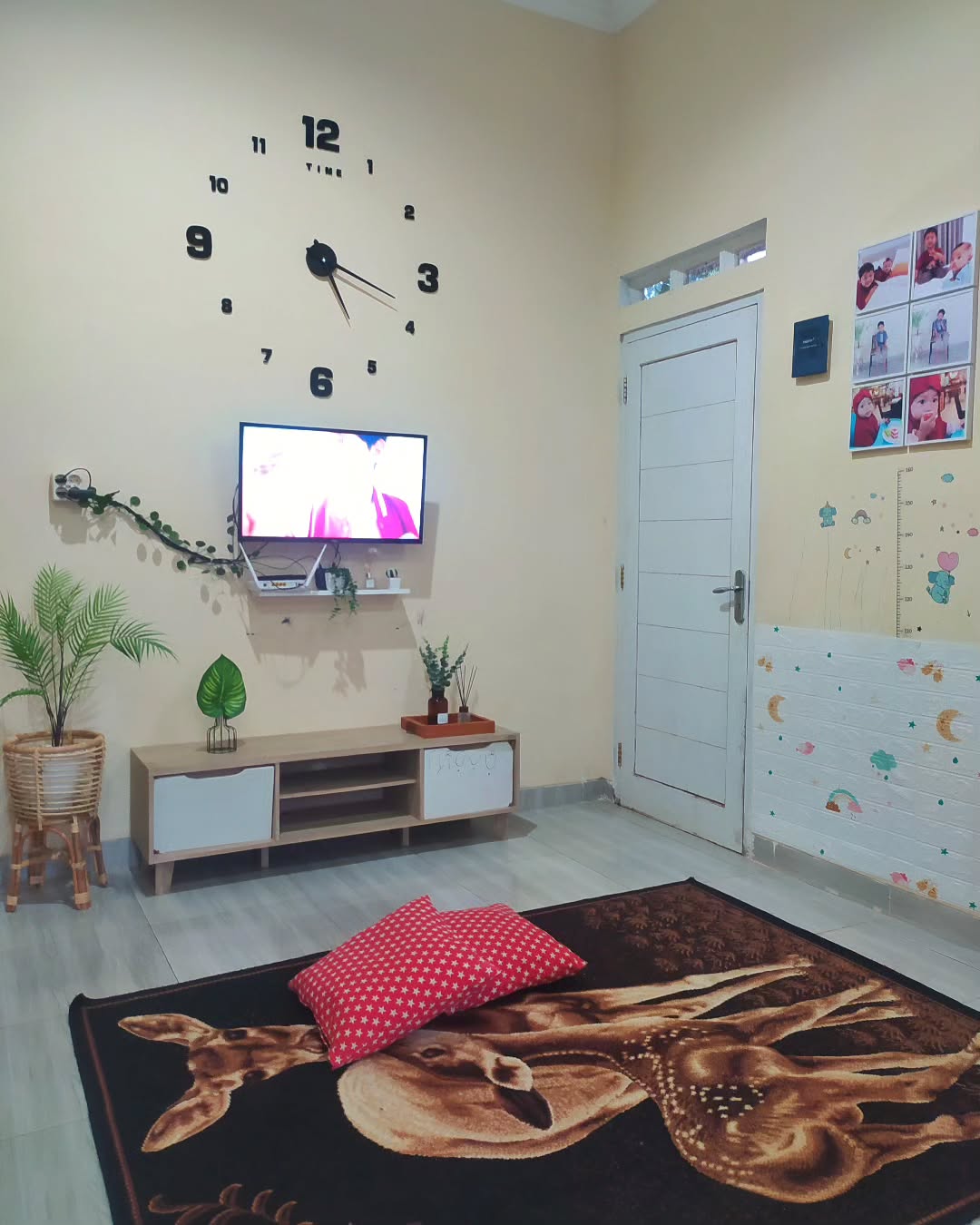 ruang tv sederhana sekaligus ruang keluarga ruang tv sederhana sekaligus ruang keluarga