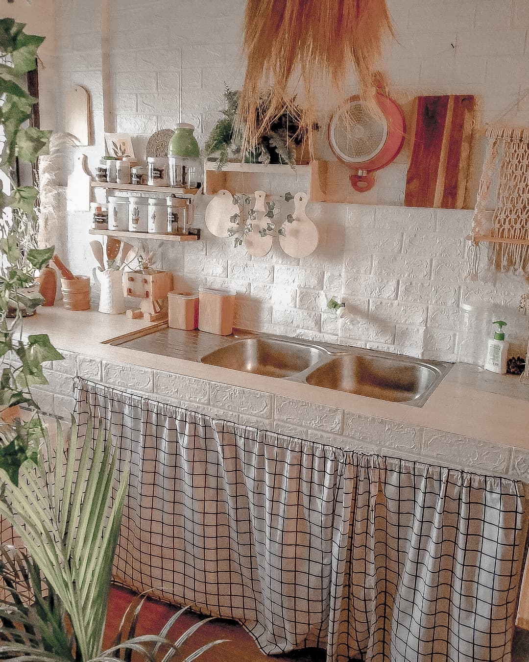 4. Desain Dapur Sederhana Unik Bergaya Vintage dan Etnik