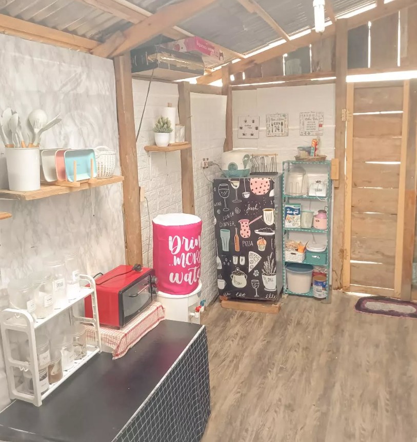 5. Desain Dapur Sederhana Unik Nuansa Kayu