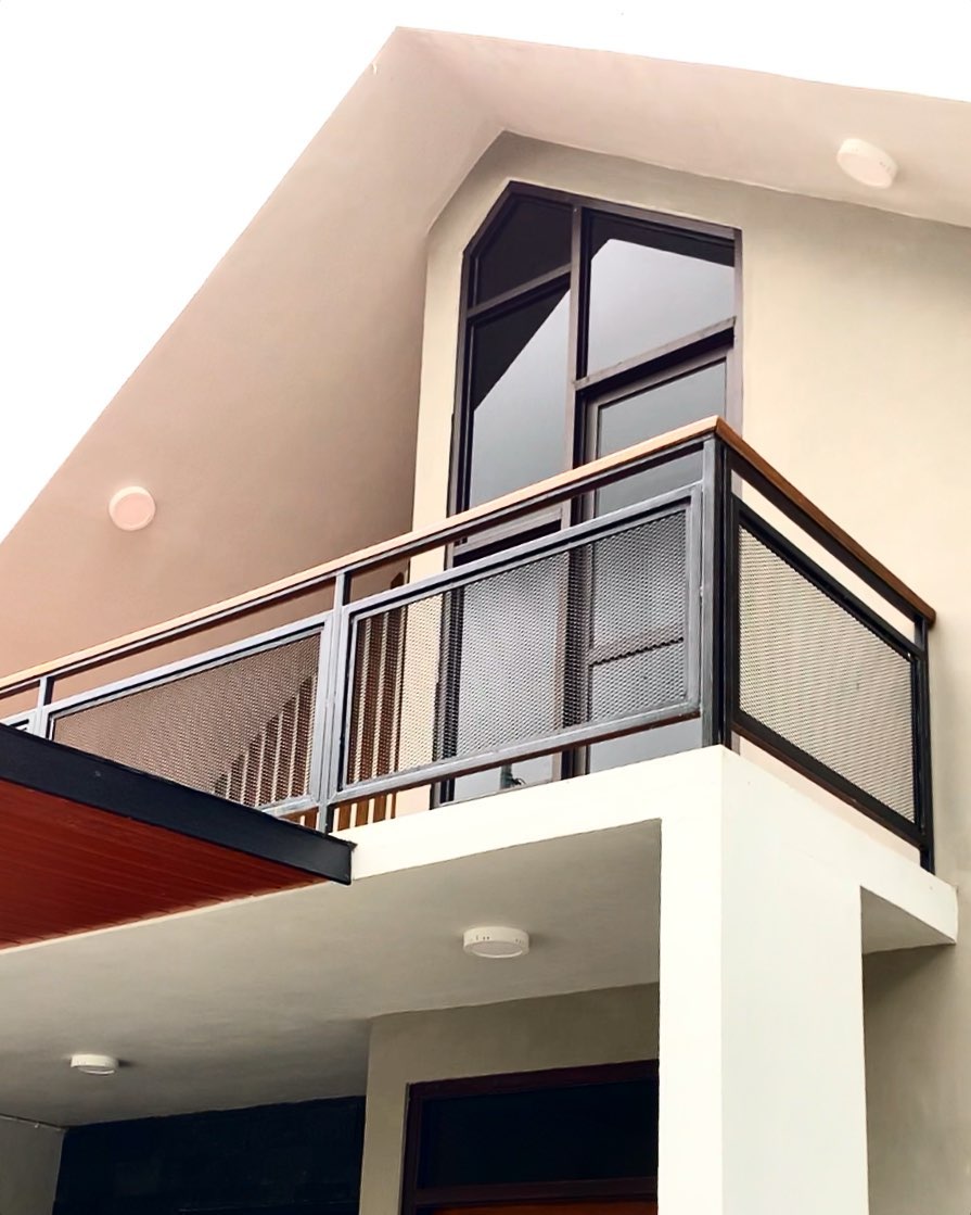 Model Railing Balkon Minimalis Material Besi