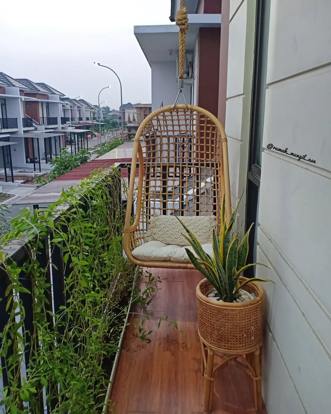 model balkon lantai 2 minimalis