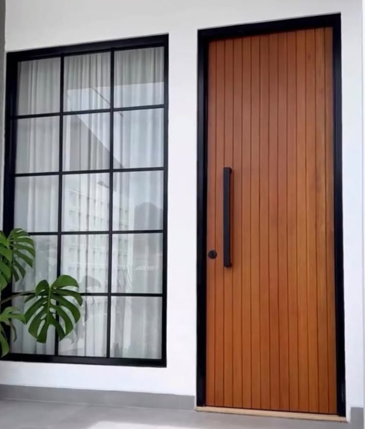 1. Pintu Kamar Modern Nuansa Kayu dengan Garis-garis Vertikal