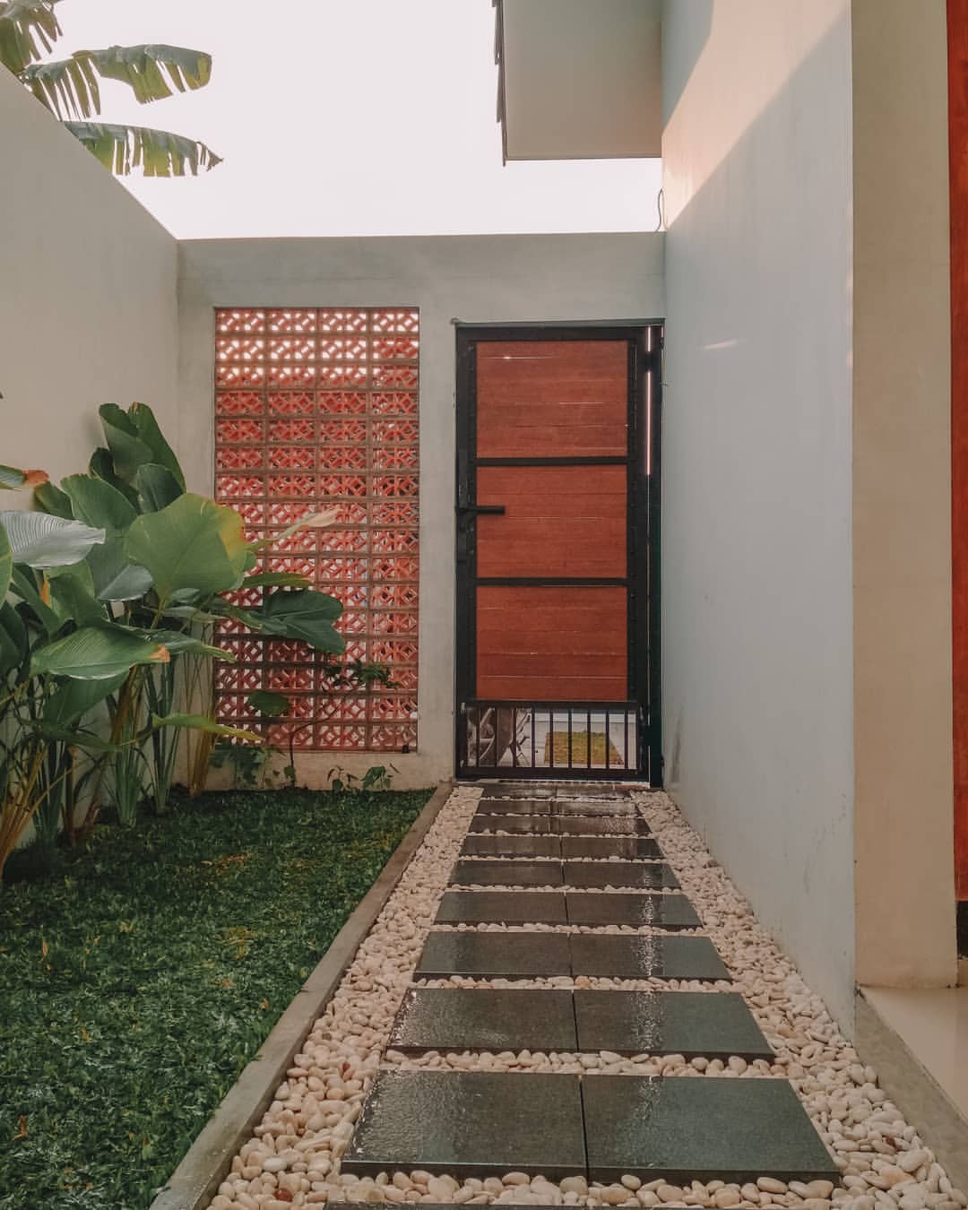 jalan setapak taman minimalis