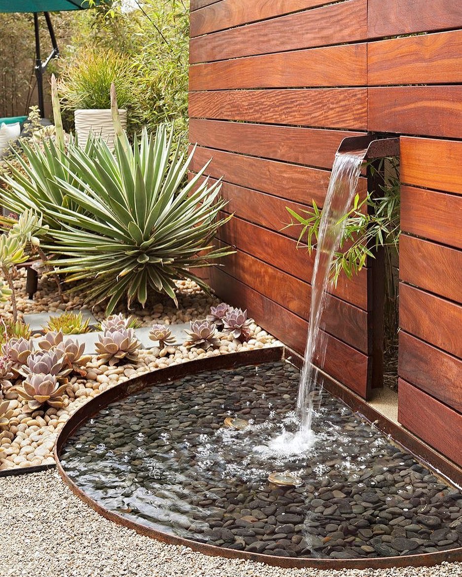 Air Mancur Taman dengan Konsep Kayu