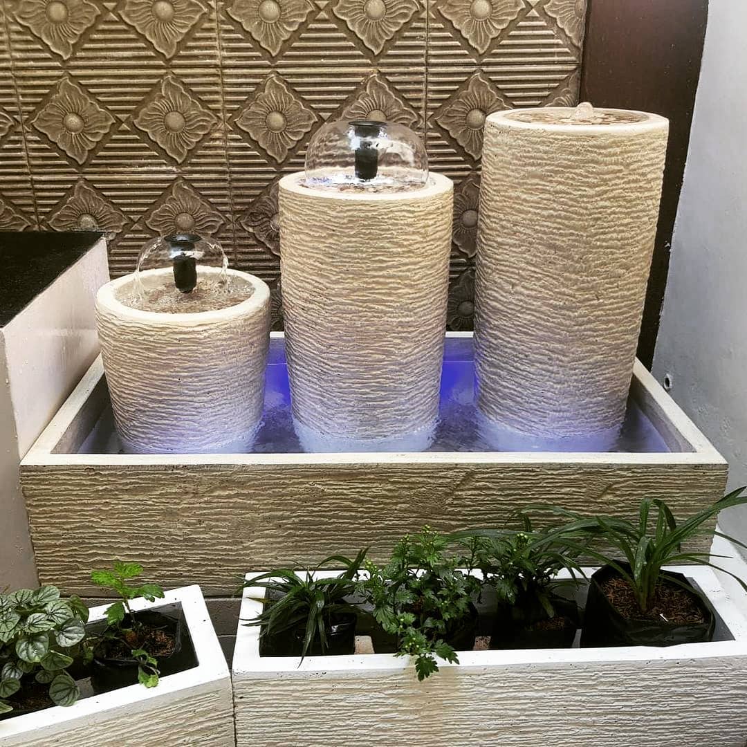 Air Mancur Taman yang Dibuat pada Tempat Bertekstur