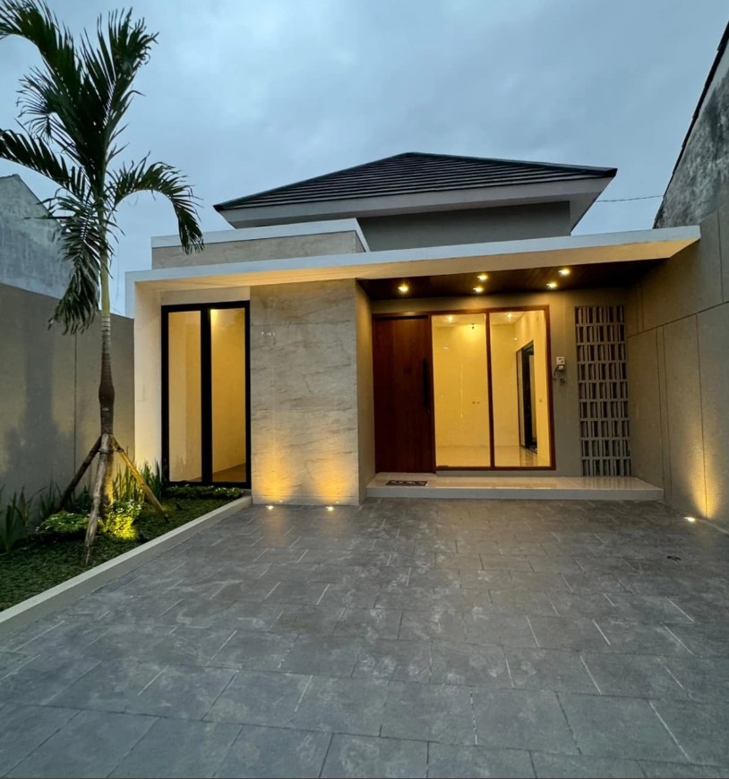 Desain Carport yang Lega dan Teras Minimalis