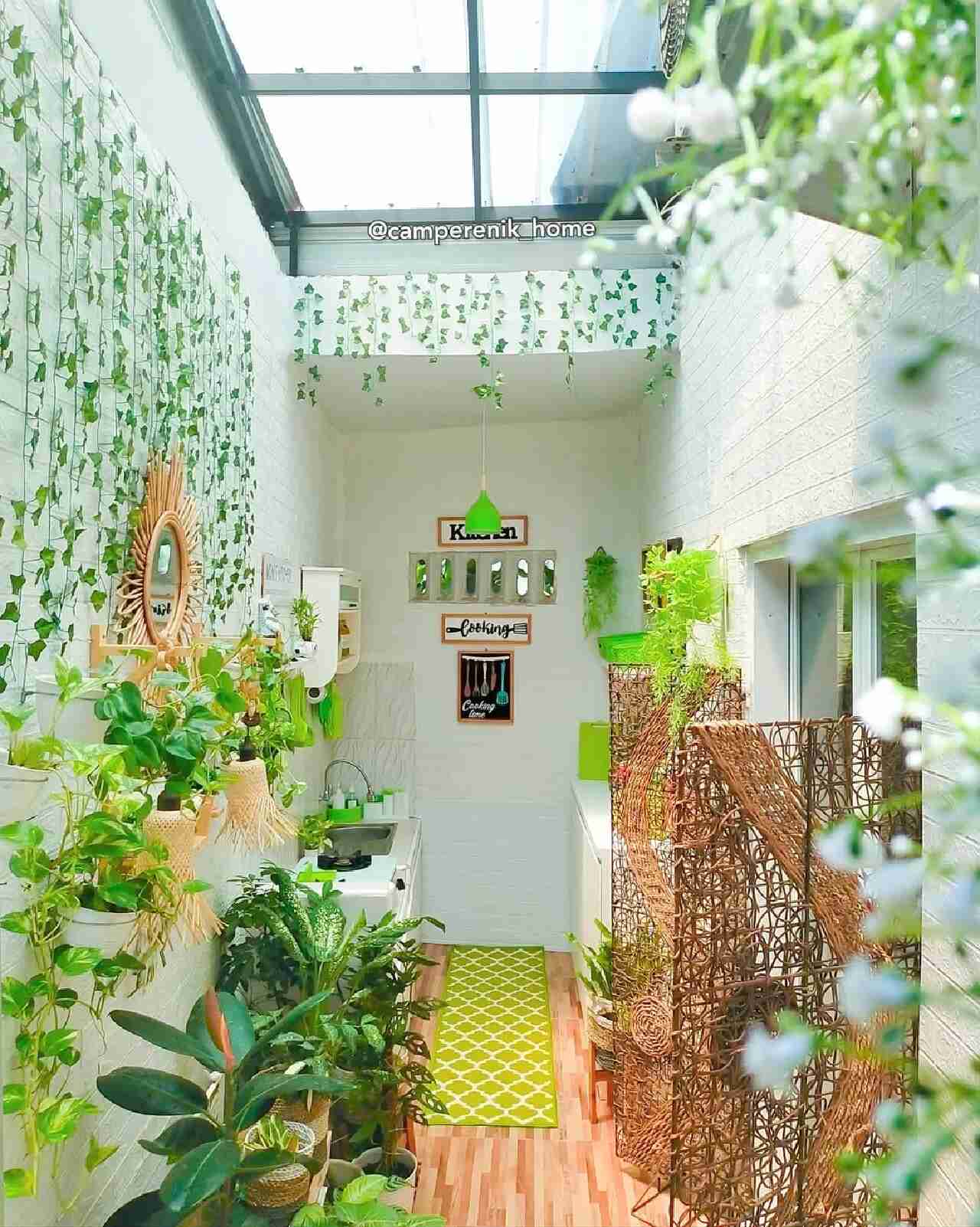 Desain Dapur Semi Terbuka di Belakang Rumah
