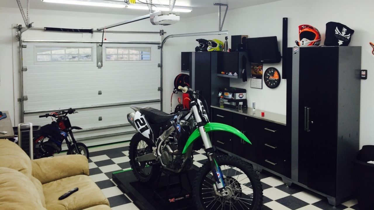 Desain Garasi Motor Sederhana