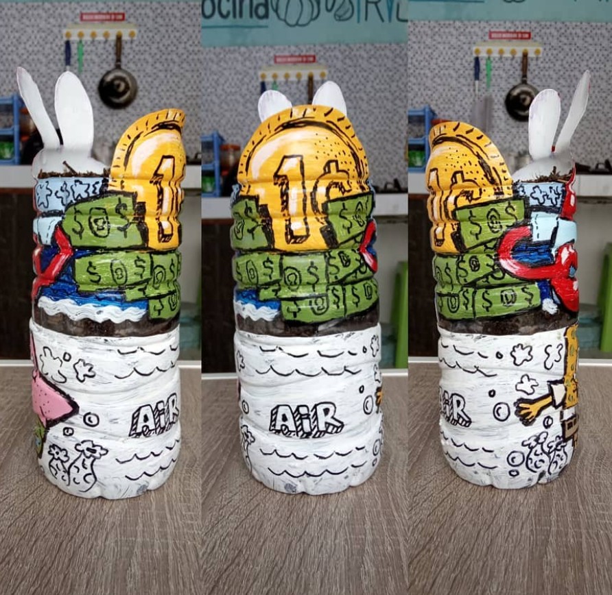 Desain Pot Bunga dari Botol Bekas dengan Cat Akrilik