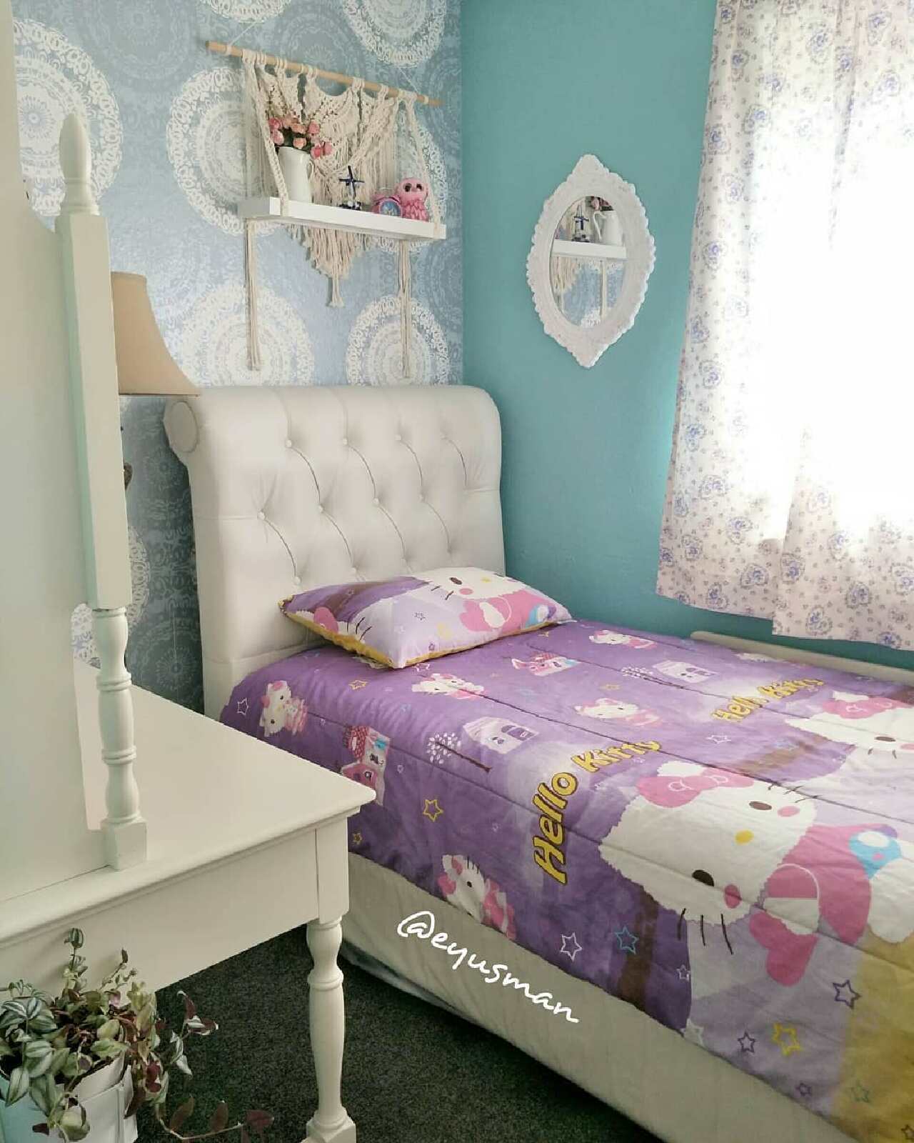 Desain Wallpaper Dinding Kamar Tidur Remaja Perempuan Warna Biru