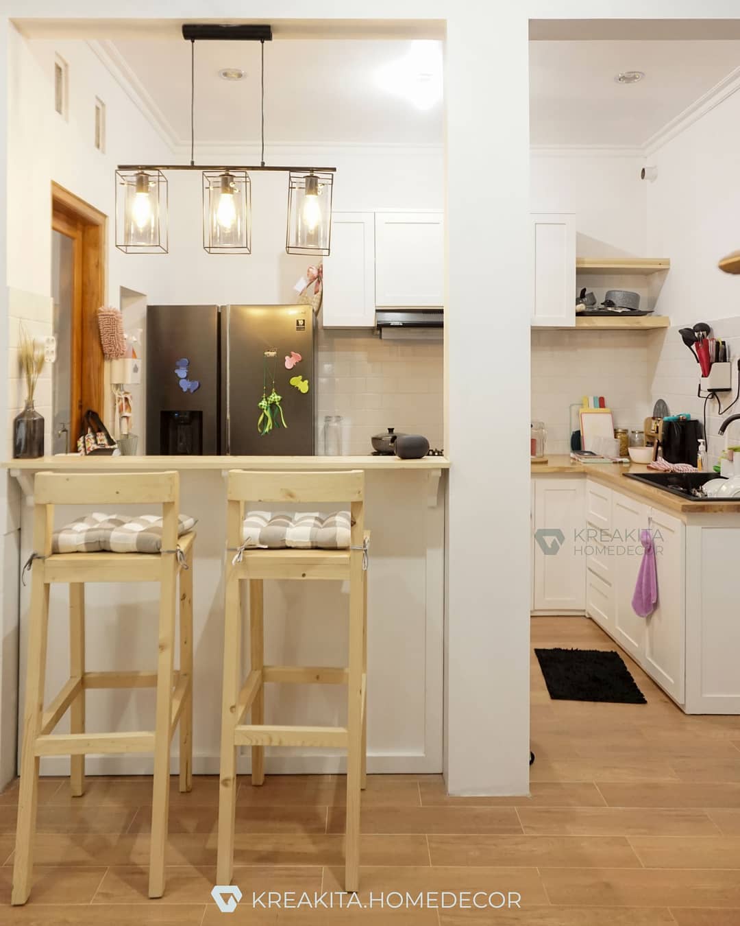 Model Kitchen Set Kayu Terbaru dengan Mini Bar