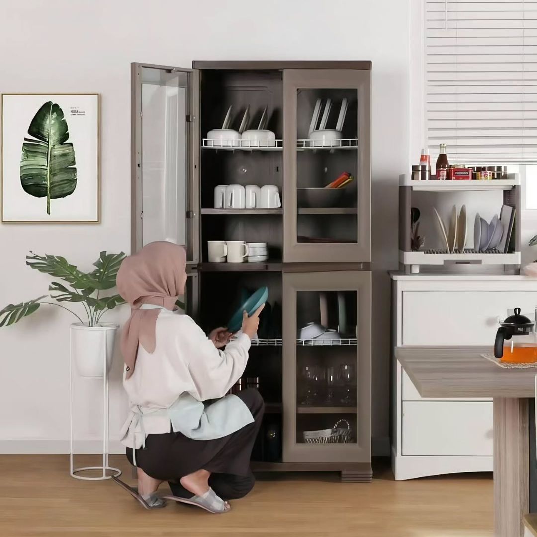 Model Lemari Dapur Minimalis dengan Kaca Transparan