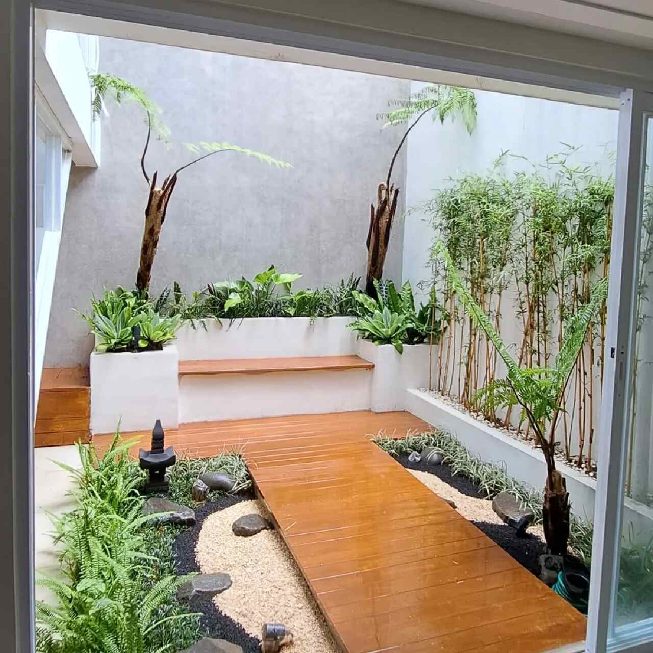 Model Taman Tropis Minimalis