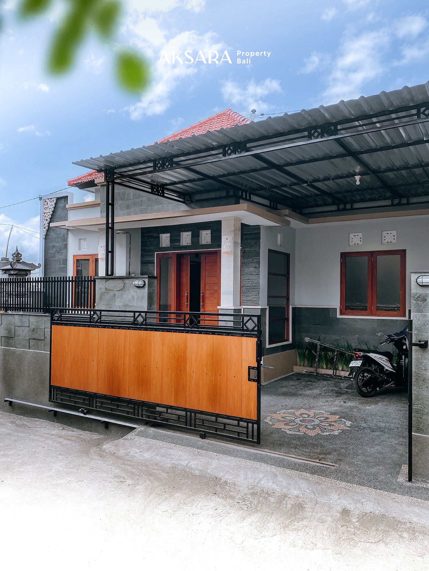 Pagar Halaman Rumah Nuansa Kayu Minimalis