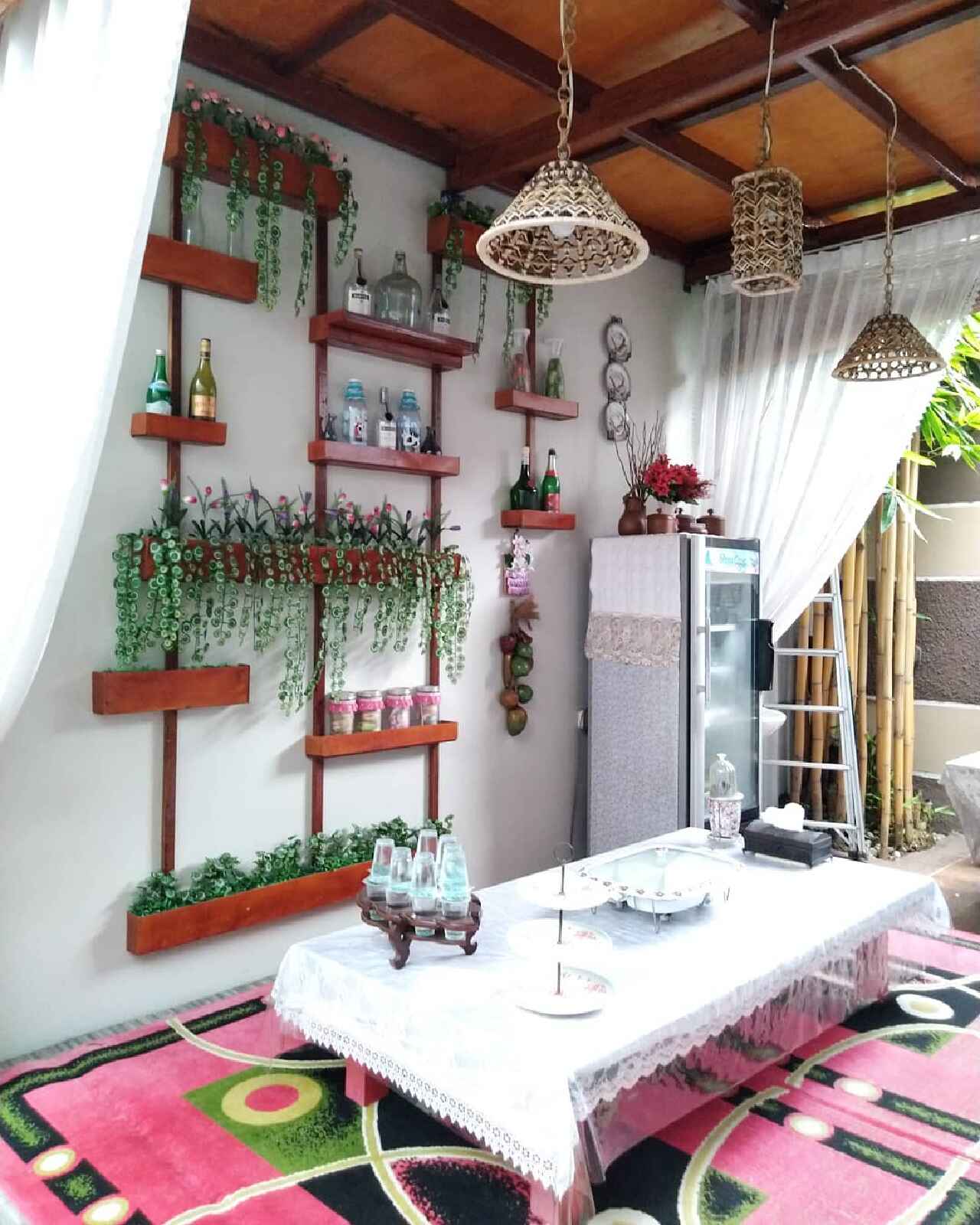 Ruang Makan Lesehan Sederhana di Rumah