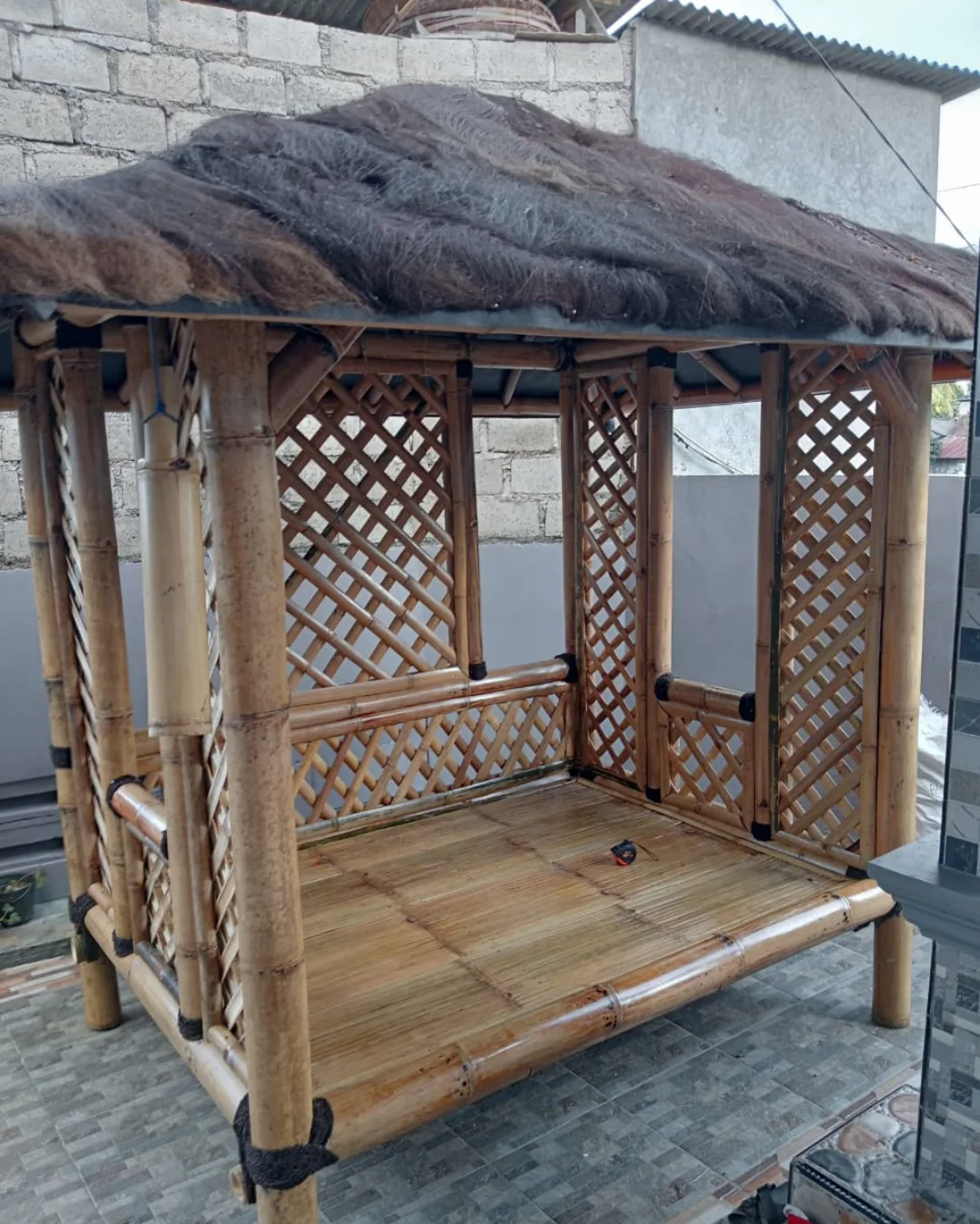 desain saung bambu unik