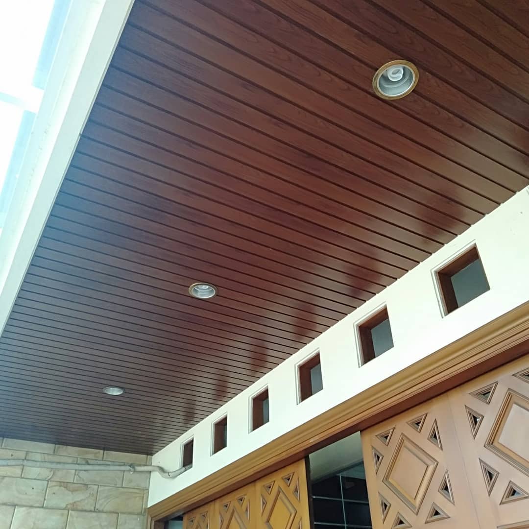 4. Model Plafon Aluminium Warna Urat Kayu