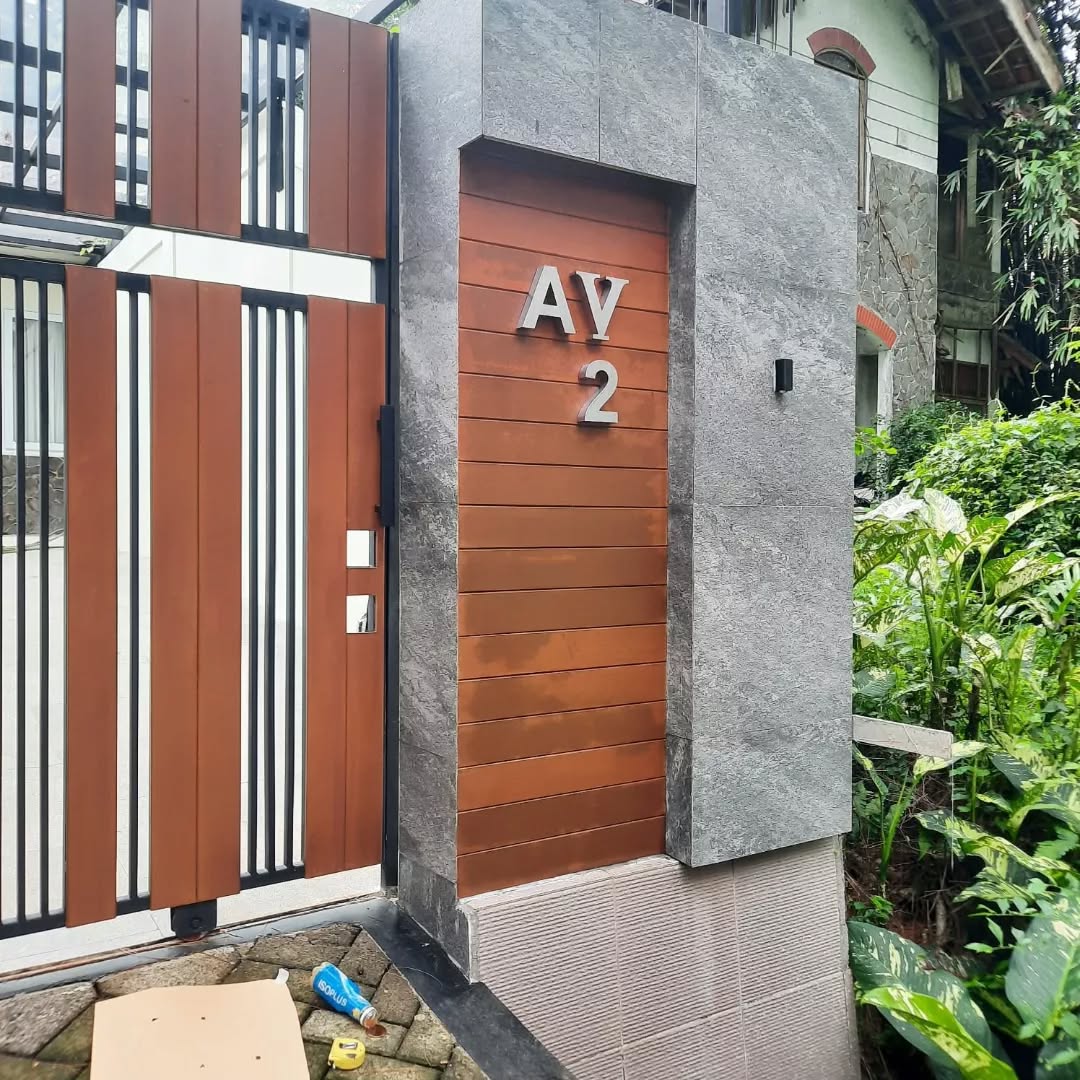 6. Desain Nomor Rumah Akrilik Berukuran Besar
