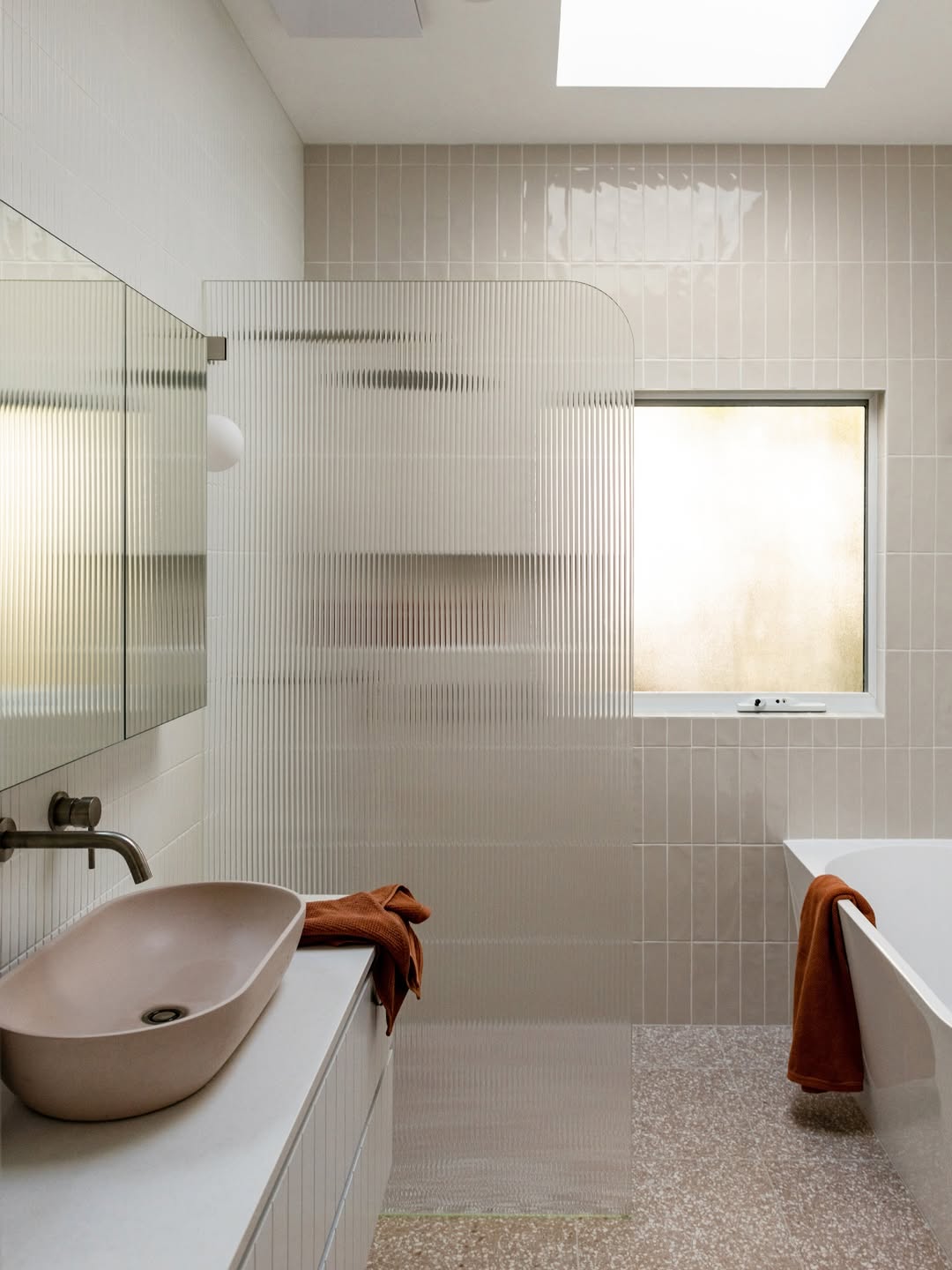 anti licin keramik kamar mandi motif batu