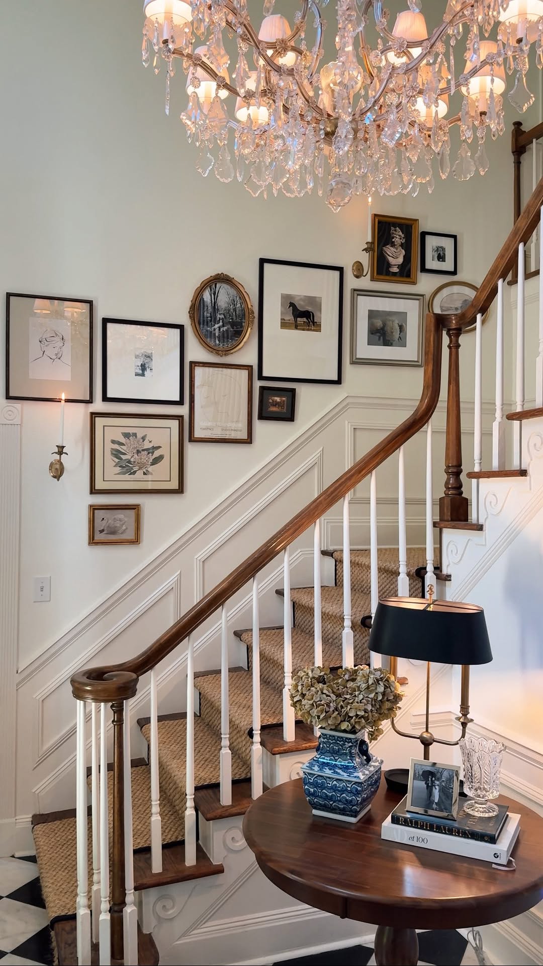 susunan foto di dinding estetik