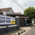 4 Cara Membuat Spanduk Agen Properti yang Menarik & Contoh Desainnya