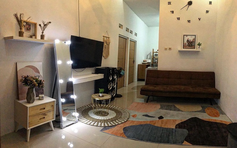 Open TV room in a narrow area