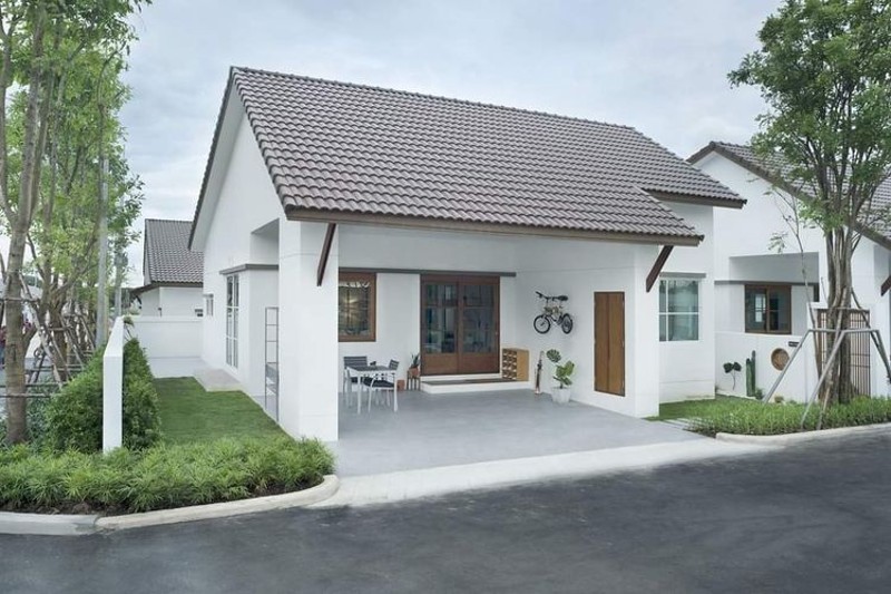 elegant white exterior house paint color