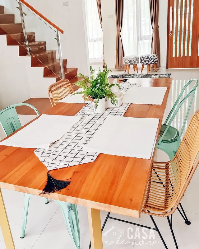 Minimalist dining room 2x4 in rustic white wood