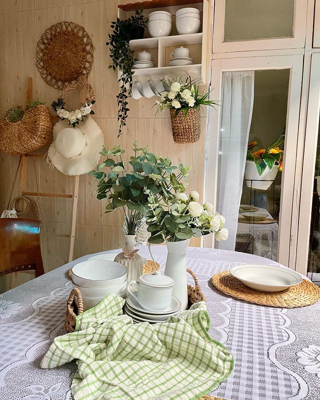 Unique white dining room decor